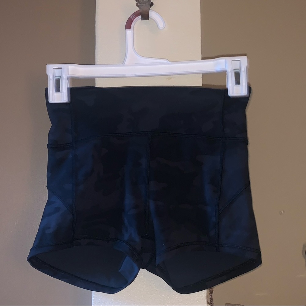 lululemon work out spandex shorts camo